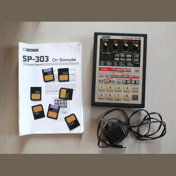 Dr. SAMPLE BOSS SP-303 včetně karet, manuálu atd.