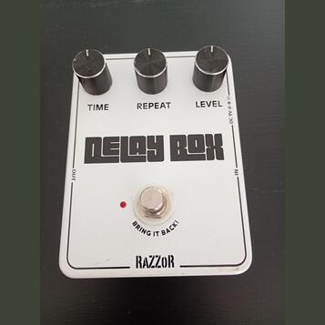 Rozprodej věcí z pedalboardu (delay, zdroj...