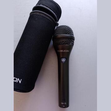 Vokální dynamický mikrofon TC-Helicon MP-75 s pouzdrem