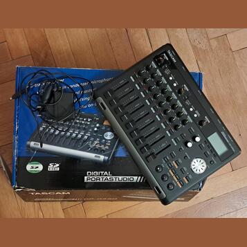 TASCAM DP-03SD 8-stopý rekordér