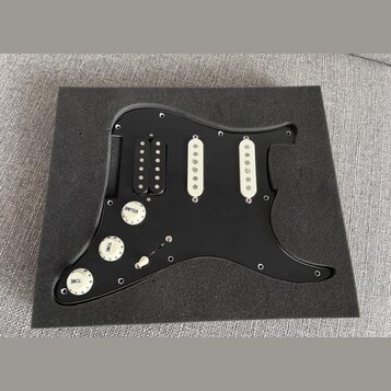 Squier Classic Vibe HSS (pickguard)