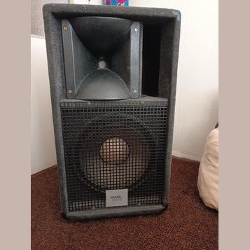 Pár profisoustav Grand Sound 300 W