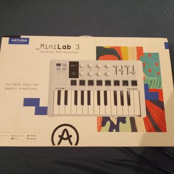 Midi kontrolér Arturia Minilab 3