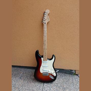 Squier Standard 2003 by Fender