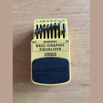 basový grafický ekvalizér Behringer BEQ700