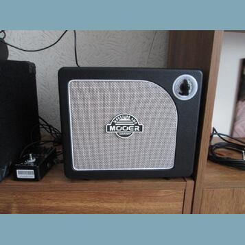 Modelingové kytarové kombo Mooer Hornet Black 