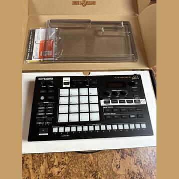 (SLEVA) Roland Verselab MV-1