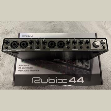 Roland Rubix 44