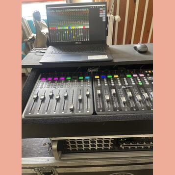 Mackie dl 32 R  + x touch + extender