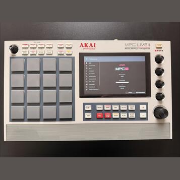 Akai MPC Live II Retro + Decksaver