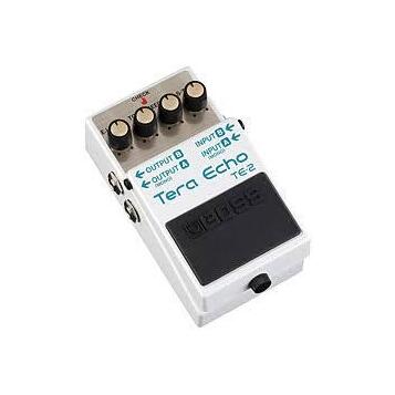BOSS Tera Echo + BOSS pedalboardy