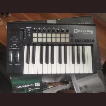 Launchkey 25