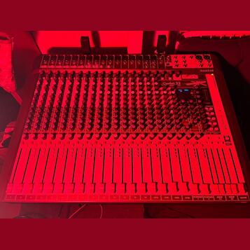 Mixážní pult Soundcraft Signature MTK 22