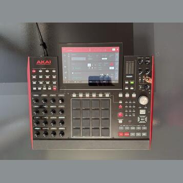 AKAI MPC X (250 GB SSD s expanzemi, původní krabice)