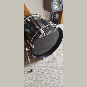Basový buben Roland KD-200-MS.