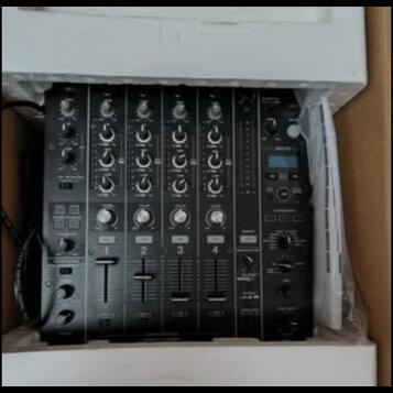 Pioneer DJ DJM 750 MK2