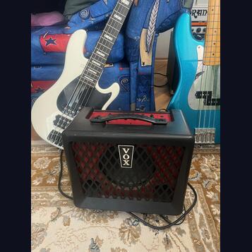 Vox VX50 BA hybrid   bass gitaru 