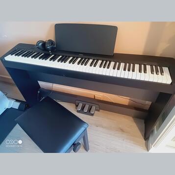 Přenosné digitální stage piano YAMAHA P-145B
