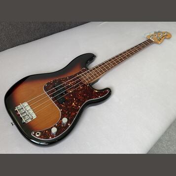 Fender Precision (s Jazz bass krkom)