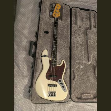 Spěchá - 2023 Fender Jazz Bass American Pro II RW OWT