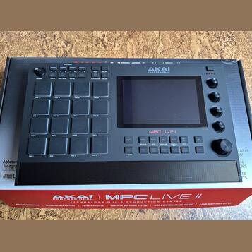(SLEVA) Akai MPC Live II + Decksaver