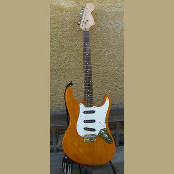Stratocaster velká hlava,tělo jako Music Man