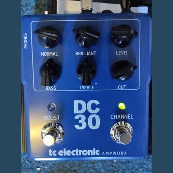 TC Elecronic DC 30 preamp a simulátor aparátu VOX