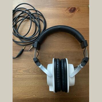 studiová sluchátka Yamaha HPH-MT5W