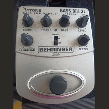 Behringer  V Tone Bass BDI 21