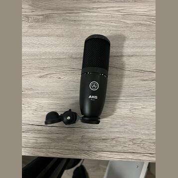 AKG P120