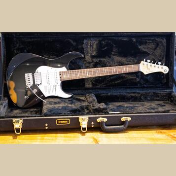 Yamaha Pacifica Professional PAC P12