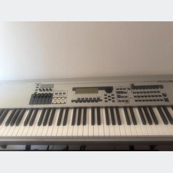 YAMAHA MO8 