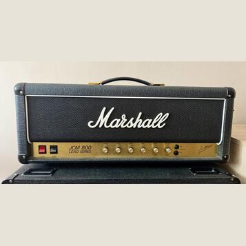 Marshall JCM 800 