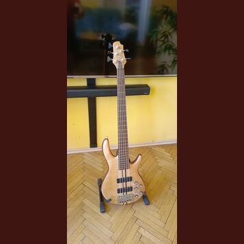 Baskytara Cort A5