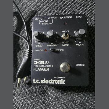 Stereo chorus,pitch modulator flanger 
