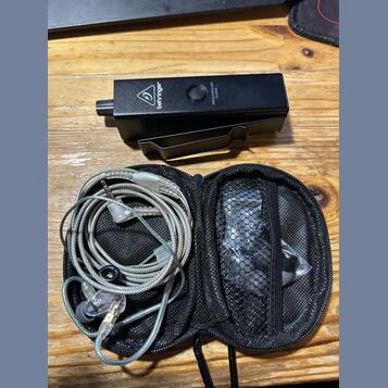 Shure 215+ Behringer P2