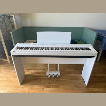 Kompletný set Yamaha P-125 WH (biely)
