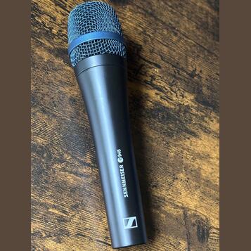 Sennheiser e945