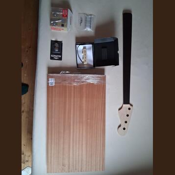polotovary a hardwear na bezpražcovou  baskytaru