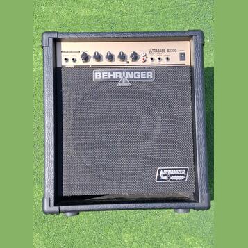 Baskytarové kombo Behringer Ultrabass BX300 (30W)