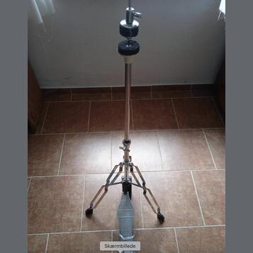 Levny hi-hat stojan