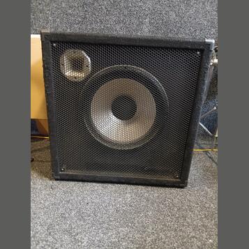 Behringer 1x15 600w
