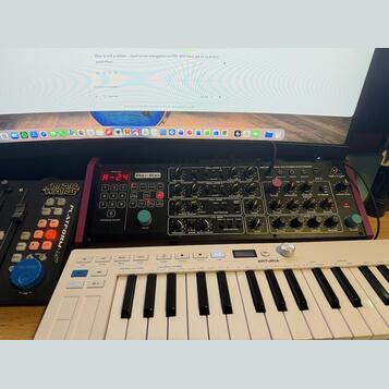 Prodám Behringer PRO-800 - číst text!