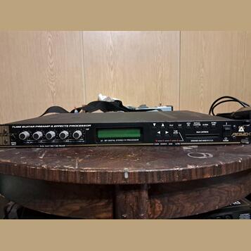 Peavey Tubefex + midi ovladač 