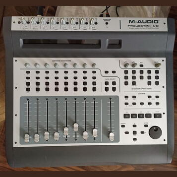 M-Audio ProjectMix - zvukovka +DAWcontroller +motor. fadery