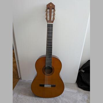 Predám 3/4 klasickú gitaru Yamaha CGS103A + obal a podnožka