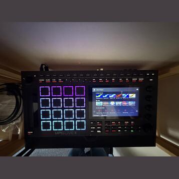 AKAI MPC Live 3  + 7 pluginů - odregistrovaný