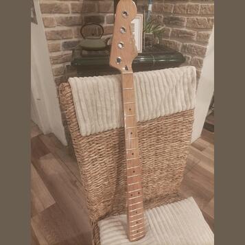 Krk Fender jazz Bass, ROASTED MAPLE 