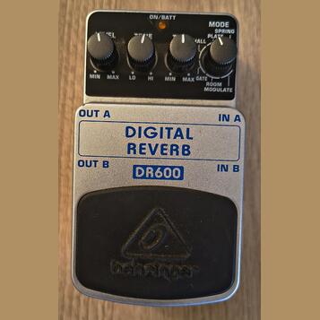 Behringer  DR600