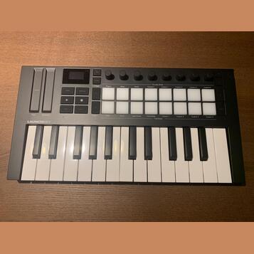 Novation Launchkey Mini mkIV